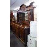 A SUBSTANTIAL EARLY TWENTIETH CENTURY MAHOGANY SIDEBOARD WITH RAISED MIRROR BACK ON SHORT CABRIOLE