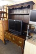 GEORGIAN STYLE OAK WELSH DRESSER WITH RAISED PLATE RACK, THE BASE WITH TWO DRAWERS, ON CABRIOLE