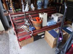 A GOOD QUALITY CAST IRON GARDEN BENCH WITH WOODEN SLATS