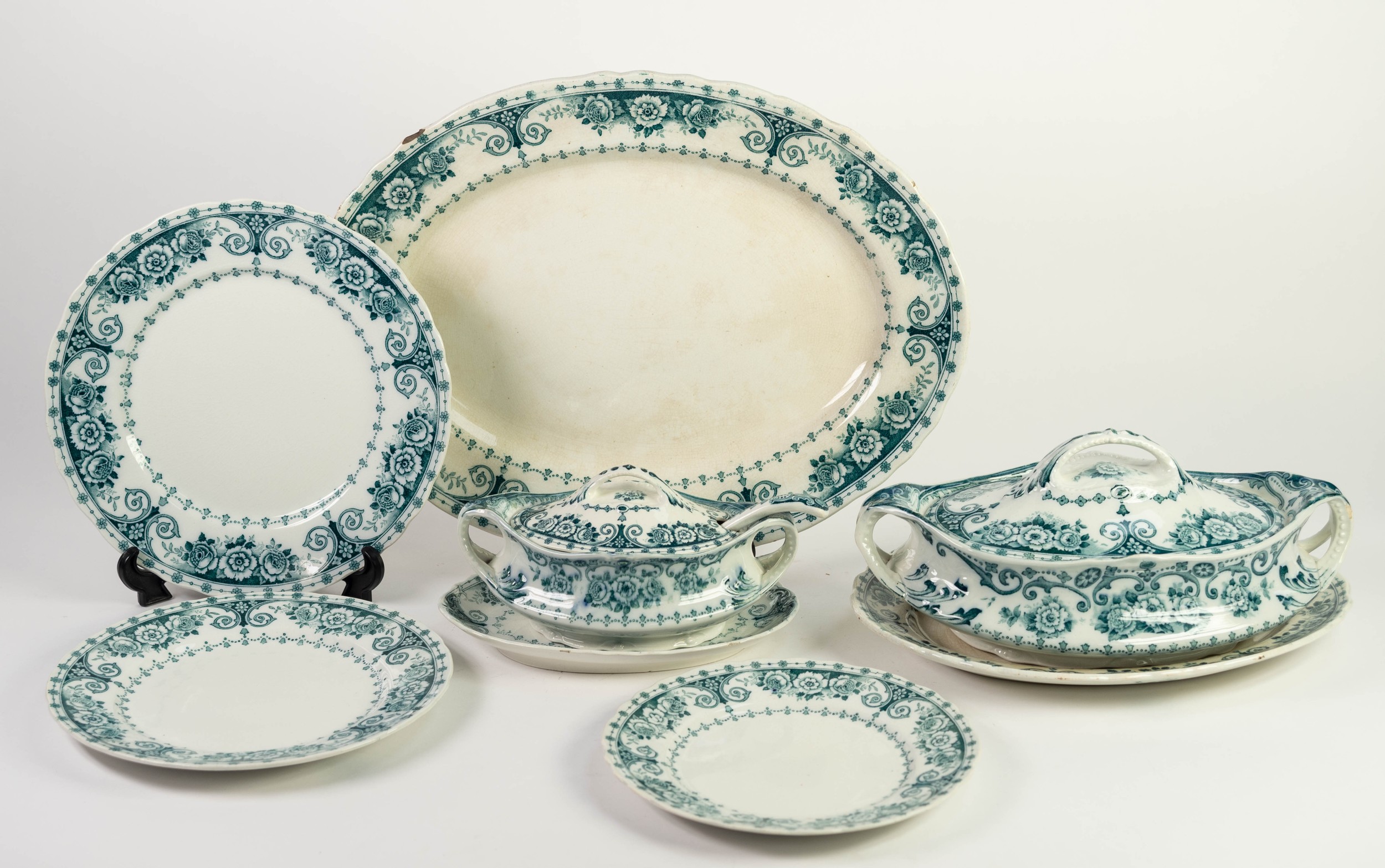 T. RATHBONE & Co. EARLY 20th CENTURY ART NOUVEAU DESIGN POTTERY DINNER SERVICE, for six persons,