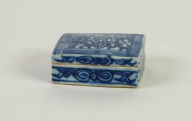 POSSIBLY PROVINCIAL, CHINESE BLUE AND WHITE PORCELAIN OBLONG BOX AND COVER, painted with stylised