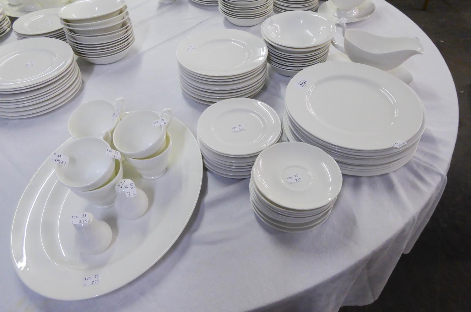 ROYAL WORCESTER PLAIN WHITE CHINA DINNER AND TEA WARES, COMPRISING TEN 10" (25.4cm) DINNER PLATES;