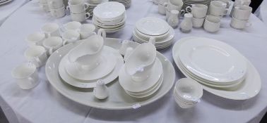 ROYAL WORCESTER PLAIN WHITE CHINA DINNER AND TEA WARES COMPRISING 2 MEAT PLATES, 5 LARGE DINNER
