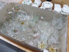 LARGE SELECTION OF DRINKING GLASSES, VARIOUS, INCLUDES A SET OF SIX TEXTURED HIGH BALL GLASSES,