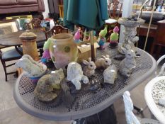 AN AGGREGATED STONE SMALL BIRD BATH, WITH LOOSE FROG, SIX COLD PAINTED AGGREGATE GARDEN GNOMES,