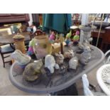 AN AGGREGATED STONE SMALL BIRD BATH, WITH LOOSE FROG, SIX COLD PAINTED AGGREGATE GARDEN GNOMES,