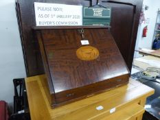 EDWARDIAN MAHOGANY TABLE TOP BUREAU WITH SHELL MARQUETRY INLAY TO THE SLOPING FALL FRONT, 1? 4? WIDE