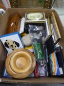 MIXED LOT TO INCLUDE; WOODEN BOWLS, A STONE OWL, TABLE MATS, COLLINS DIGITAL CROSSWORD SOLVER, PENS,