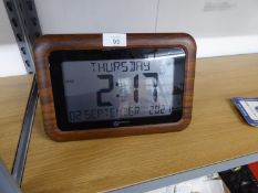 GEEMARC QUARTZ MANTEL CLOCK, IN OBLONG WOOD EFFECT CASE