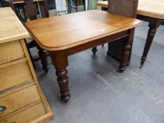 A GOOD QUALITY VICTORIAN KITCHEN TABLE, RAISED ON CHUNKY TURNED SUPPORTS