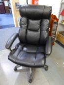 A GOOD QUALITY OFFICE ARMCHAIR, WITH FIVE SPUR BASE