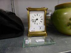 A BRASS CARRIAGE CLOCK (CASE WITH TWO GLASS PANELS MISSING)