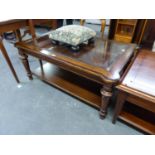 A REPRODUCTION MAHOGANY OBLONG COFFEE TABLE, WITH INSET GLASS TOP AND UNDER-TIER, RAISED ON TURNED