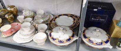 SEVENTEEN PIECE ART DECO WELLINGTON CHINA PART TEA SET, NOW SUITABLE FOR FOUR PERSONS, of conical