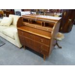 A MID CENTURY TEAK CYLINDER TOP BUREAU/WRITING DESK, THE INTERIOR HAVING THREE SMALL DRAWERS  AND