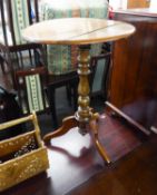 A MAHOGANY TRIPOD OCCASIONAL TABLE, HAVING OVAL TOP (SPLIT TO TOP)