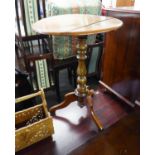 A MAHOGANY TRIPOD OCCASIONAL TABLE, HAVING OVAL TOP (SPLIT TO TOP)