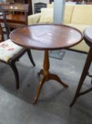 A MAHOGANY TRIPOD OCCASIONAL TABLE WITH CIRCULAR TOP