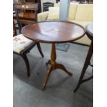 A MAHOGANY TRIPOD OCCASIONAL TABLE WITH CIRCULAR TOP
