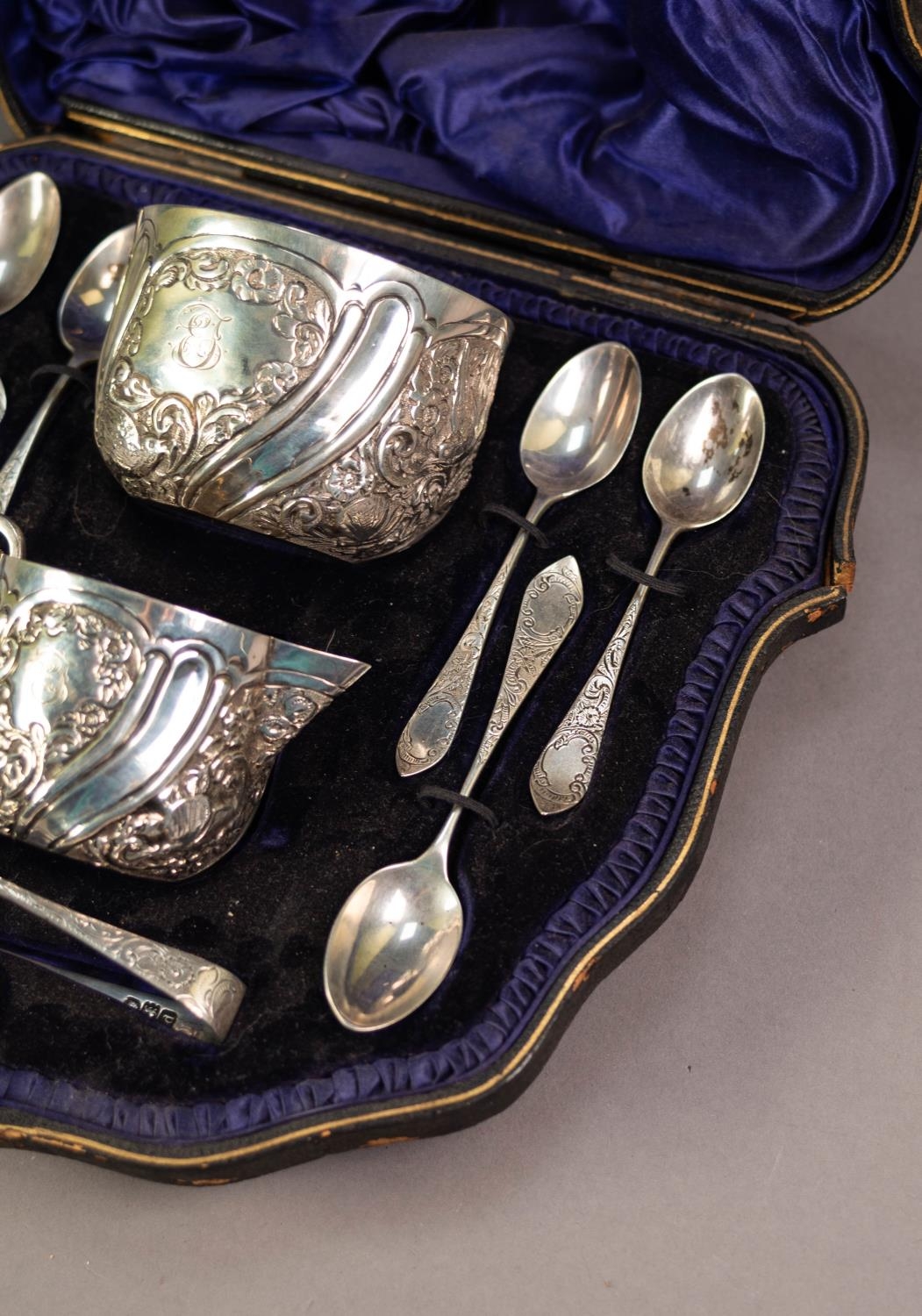 LATE VICTORIAN BOXED SILVER CREAM JUG AND SUGAR BOWL WITH SIX TEASPOONS AND SUGAR BOWS, the cream - Image 3 of 3