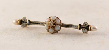 19th CENTURY BLACK AND WHITE ENAMELLED GOLD COLOURED METAL BAR BROOCH with centre daisy cluster of a