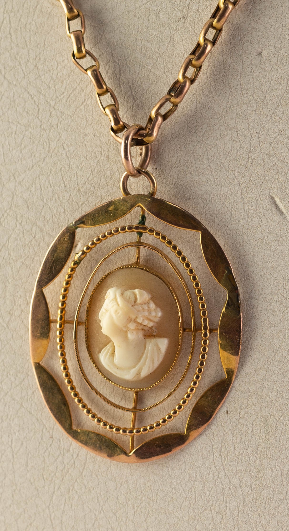 9ct GOLD PENDANT set with a small carved oval shell cameo and the gold coloured metal BELCHER - Image 2 of 2