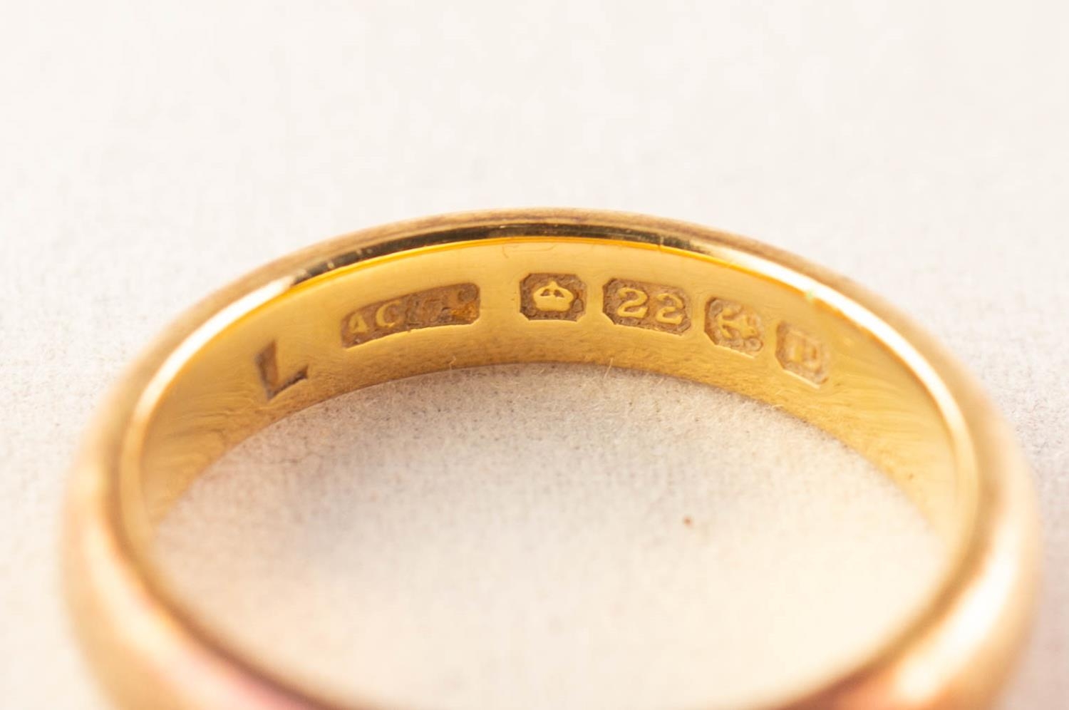 22ct GOLD WEDDING RING, 5.4gms - Image 2 of 2