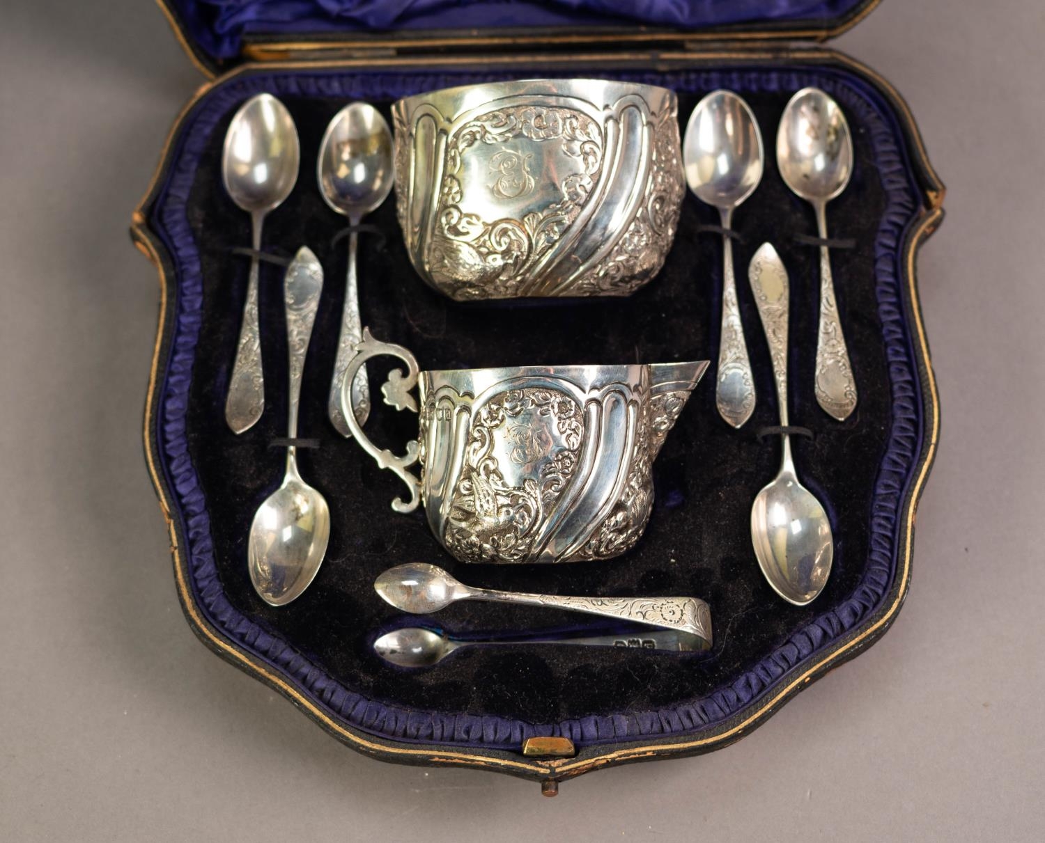 LATE VICTORIAN BOXED SILVER CREAM JUG AND SUGAR BOWL WITH SIX TEASPOONS AND SUGAR BOWS, the cream - Image 2 of 3