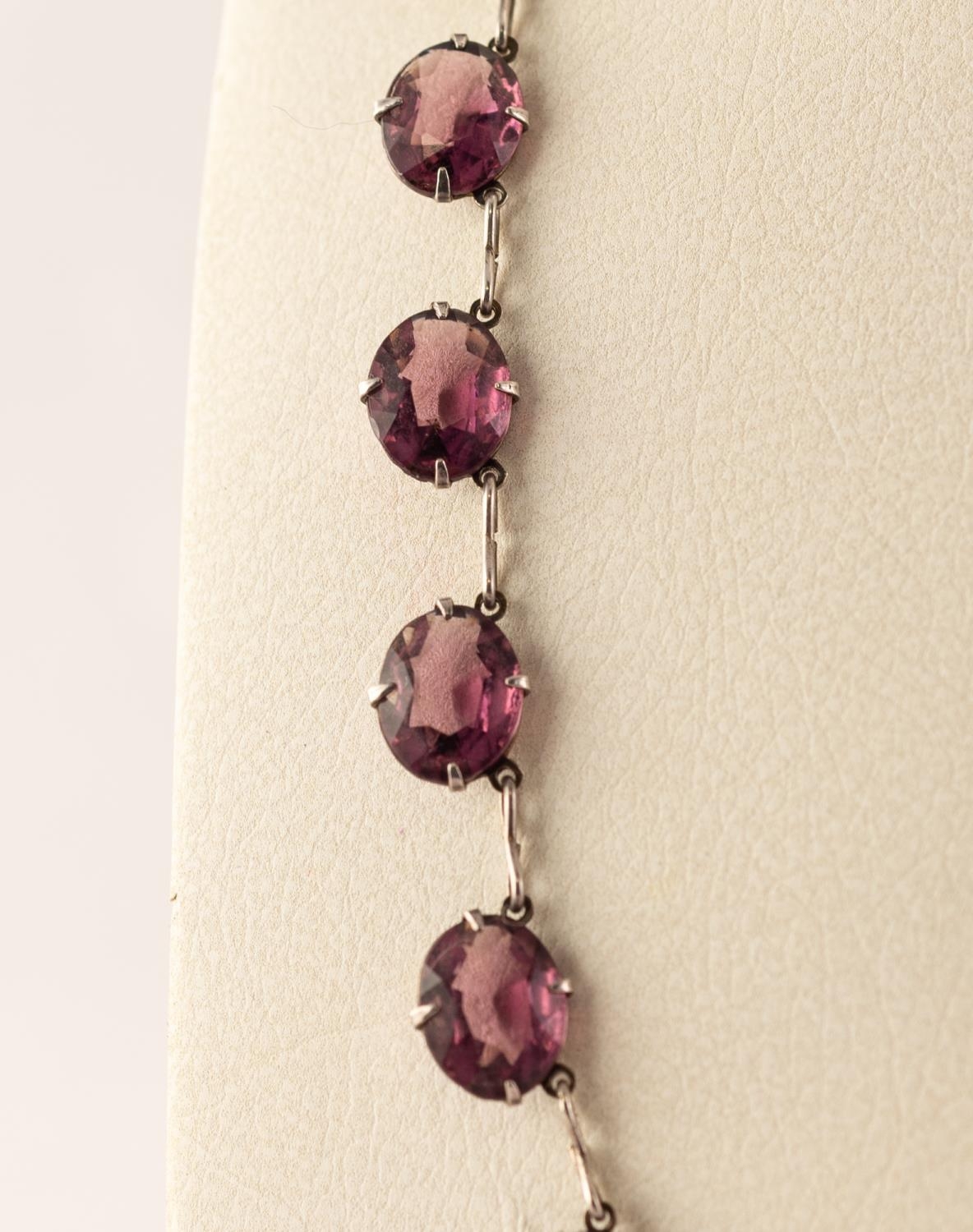 SILVER COLOURED METAL 23 STONE AMETHYST SET NECKLACE - Image 2 of 3
