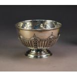 AN EDWARDIAN SILVER SMALL ROSE BOWL, with semi lobing alternating with anthemion festoon panels,