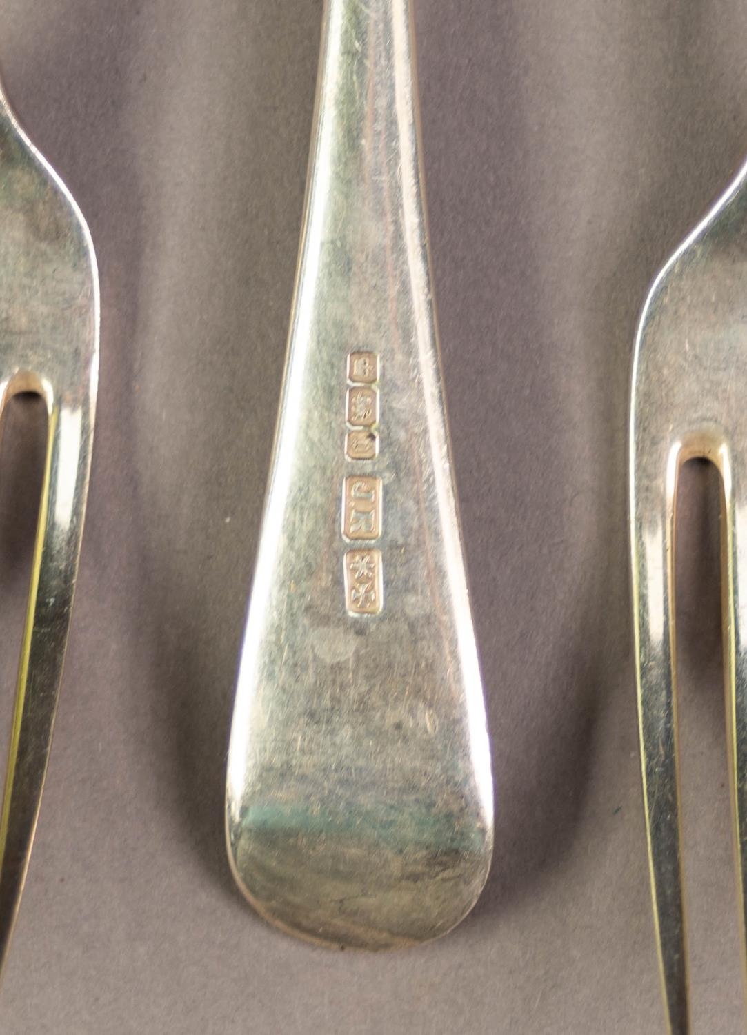 EDWARD VII SET OF SIX EARLY ENGLISH SILVER DESSERT SPOONS AND FORKS BY JOHN ROUND & SON, 7? (17. - Image 3 of 3