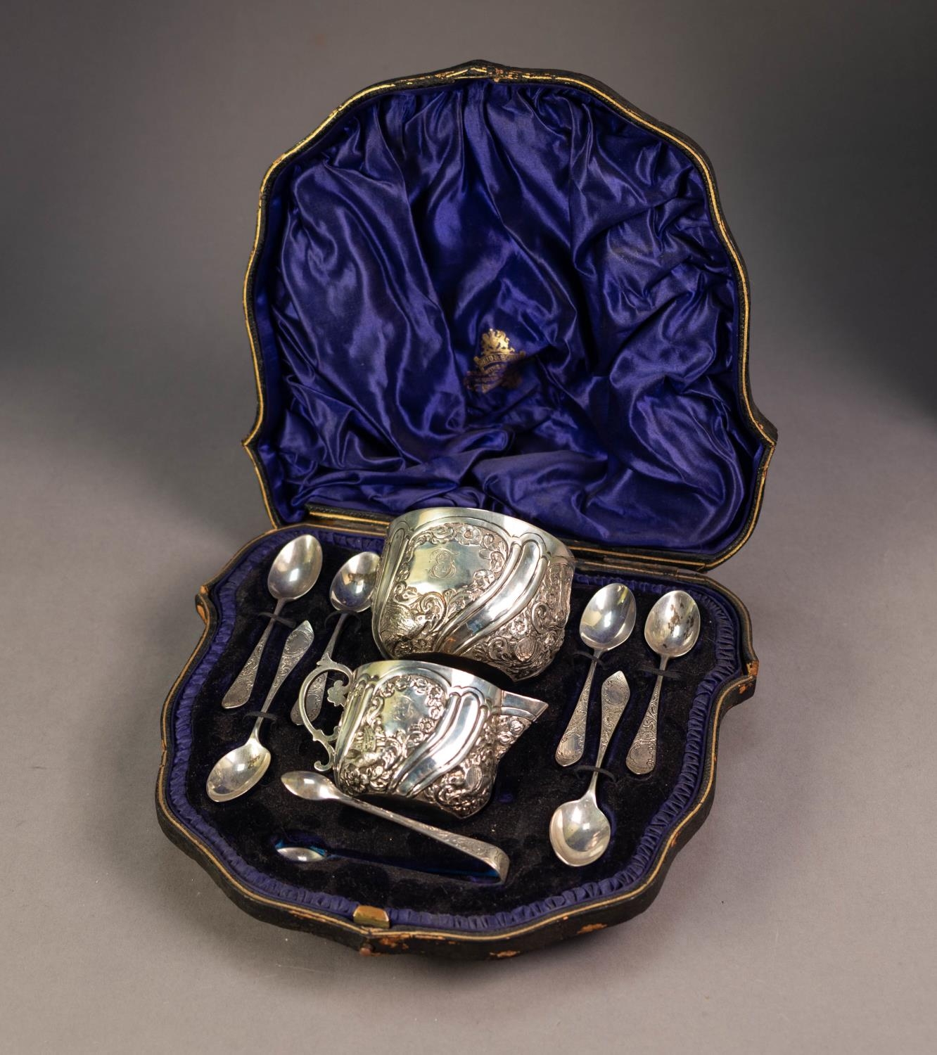 LATE VICTORIAN BOXED SILVER CREAM JUG AND SUGAR BOWL WITH SIX TEASPOONS AND SUGAR BOWS, the cream