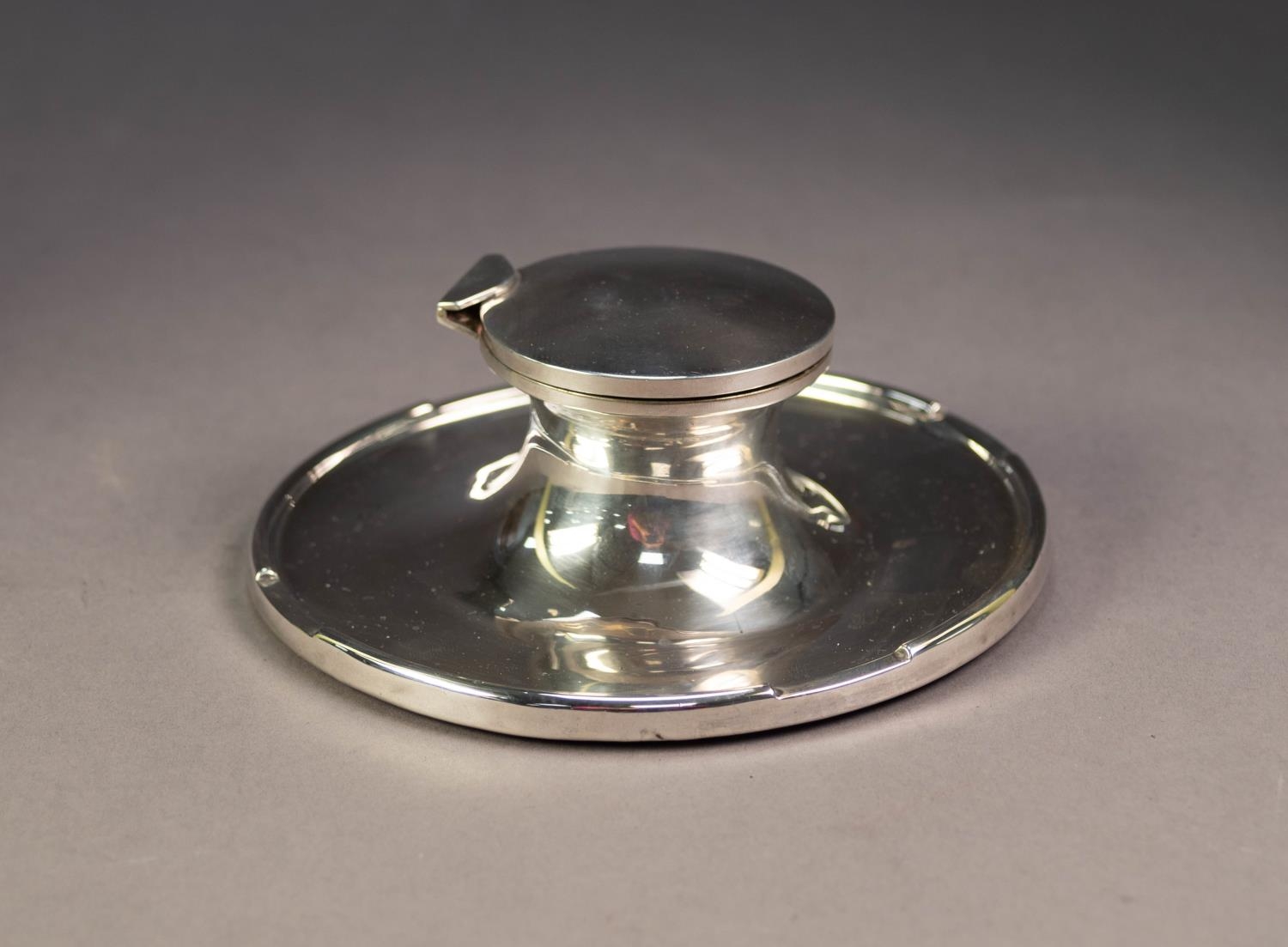 GEORGE V SILVER LARGE CAPSTAN INKWELL, plain with hinged lid (no liner), the broad circular dishes