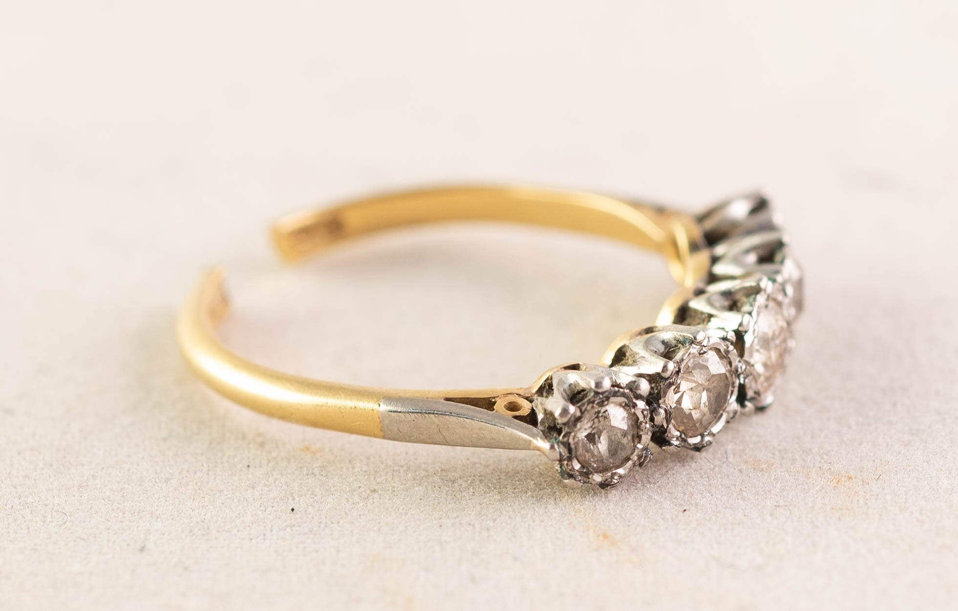 18ct GOLD AND PLATINUM RING, with five old cut diamonds graduating from the centre in claw and - Image 2 of 3