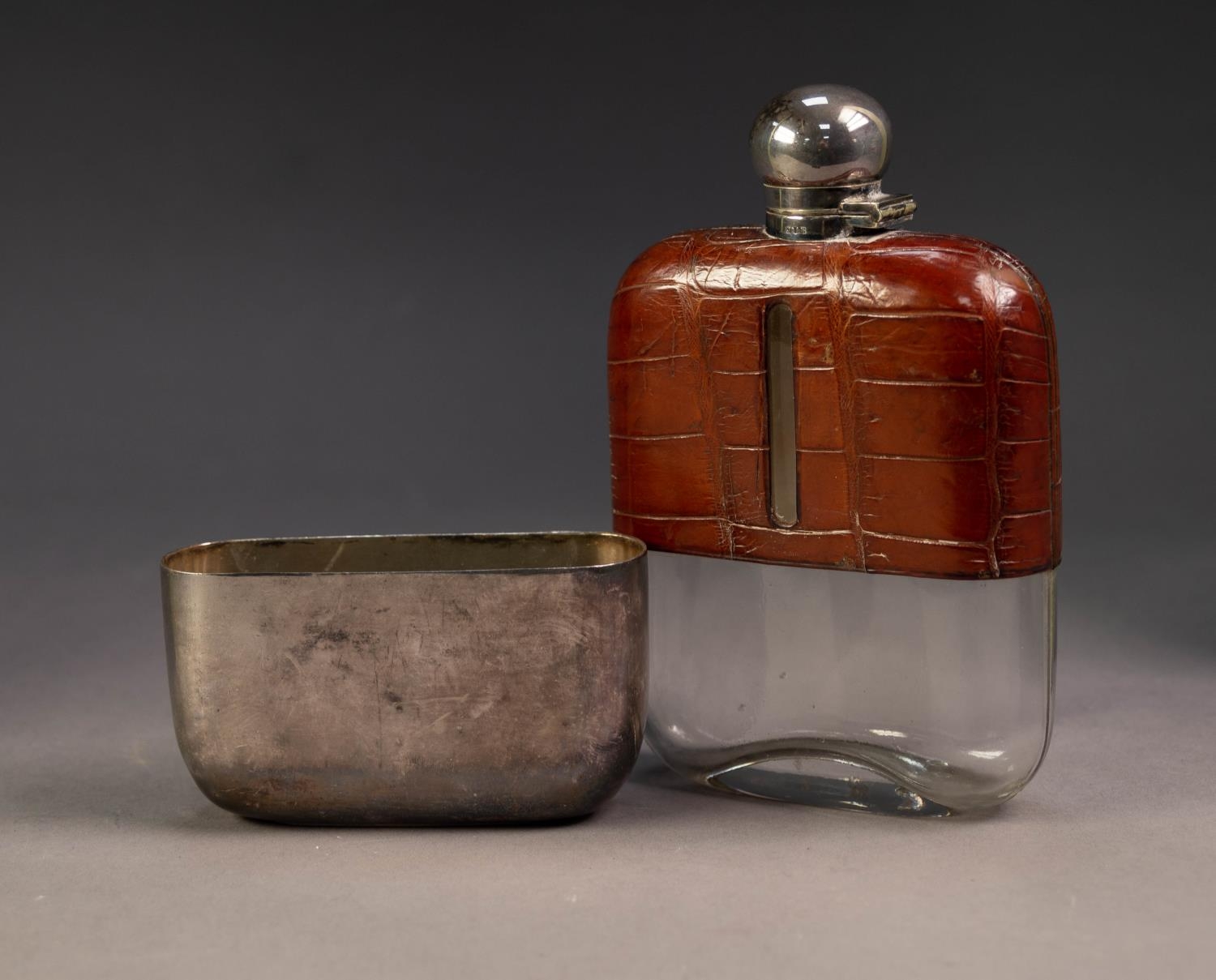 GOOD CROCODILE SKIN CLAD LARGE, 5/8 PINT GLASS HIP FLASK WITH PULL-OFF ELECTROPLATED BASE BY JAMES - Image 3 of 3