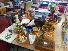 MIXED LOT TO INCLUDE; WOODEN BOWLS, A WOODEN MUSICAL BOX, TWO OTHER WOODEN BOXES WITH HINGED LIDS,