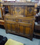 A GOOD QUALITY TWENTIETH CENTURY OAK COURT CUPBOARD