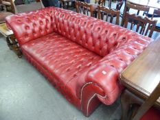 A MODERN RED BUTTONED LEATHER CHESTERFIELD SETTEE (APPROX 6' LONG)