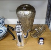 AN EPNS COFFEE POT, PLATED TOAST RACK, A HOTEL PLATE MUSTARD POT WITH BLUE GLASS LINER AND AN