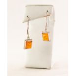 PAIR OF WHITE METAL TRANSLUCENT AMBER SET EARRINGS (2)