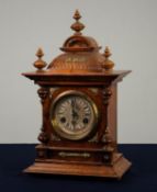 EARLY TWENTIETH CENTURY CARVED WALNUT MANTLE CLOCK, the 4? Roman dial with scrolled centre,