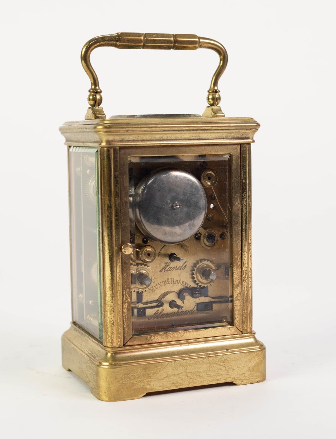 HUNT & ROSKELL, LONDON, LATE NINETEENTH CENTURY GILT BRASS STRIKING CARRIAGE CLOCK WITH ALARM - Image 3 of 4