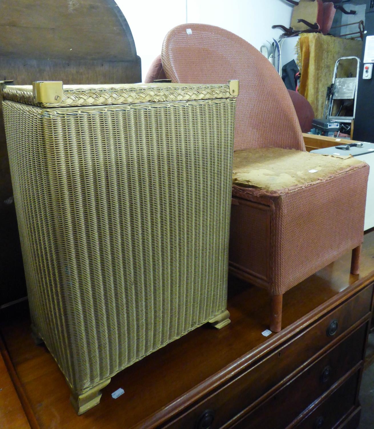A PINK LLOYD LOOM CHAIR AND LINEN RECEIVER (2)