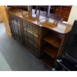 A MAHOGANY LONG AND LOW DISPLAY CABINET WITH TWO ASTRAGAL GLAZED DOORS FLANKED BY OPEN SHELVES, ON