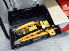 J.C.B. HYDRAULIC TROLLEY JACK, IN BLACK CASE '2 TONNE'