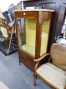 A TWENTIETH CENTURY FRENCH MARBLE TOPPED VITRINE