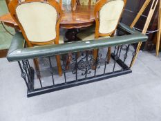 A TWENTIETH CENTURY WROUGHT IRON JAPANNED FINISH CLUB FENDER WITH GREEN LEATHER COVERED SEAT