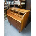 A MID CENTURY TEAK CYLINDER TOP BUREAU/WRITING DESK, THE INTERIOR HAVING THREE SMALL DRAWERS  AND