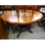 VICTORIAN MARQUETRY INLAID WALNUTWOOD OVAL LOO TABLE, ON URN SHAPED COLUMN, ON CIRCULAR SOCLE WITH