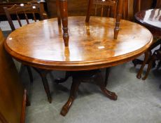 VICTORIAN MARQUETRY INLAID WALNUTWOOD OVAL LOO TABLE, ON URN SHAPED COLUMN, ON CIRCULAR SOCLE WITH
